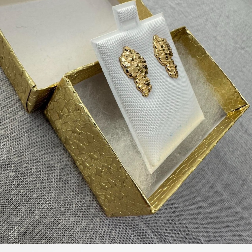 Brand new in the box Gold plated Nugget pushback stud Earrings - Picture 3 of 4